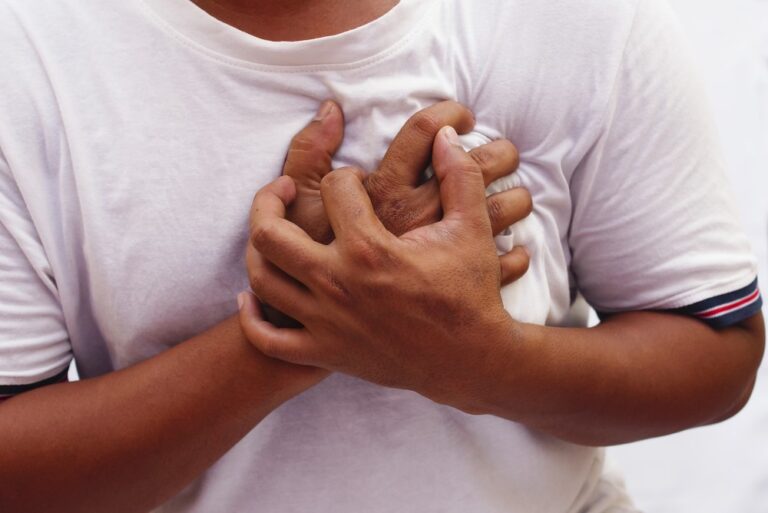 6 Silent Heart Attack Signs
