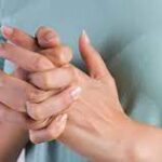 The Truth About Why You Can't Stop Cracking Your Knuckles