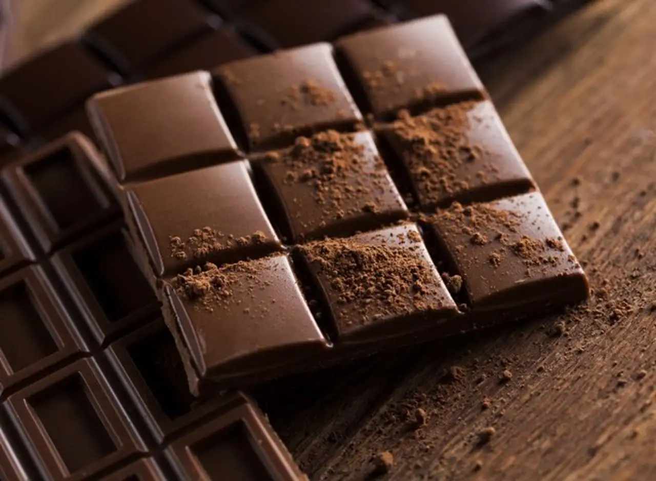 10 Proven Health Benefits of Dark Chocolate