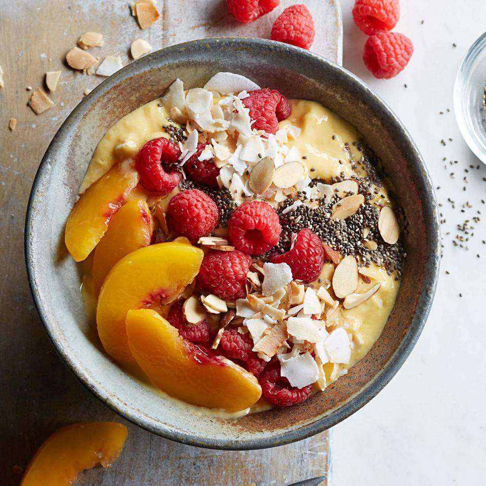 Breakfast Smoothie Bowl: A Nutritious and Colorful Breakfast Ready in Minutes