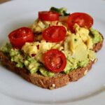 Avocado Toast with Egg: A Trendy and Satisfying Breakfast in Under 10 Minutes