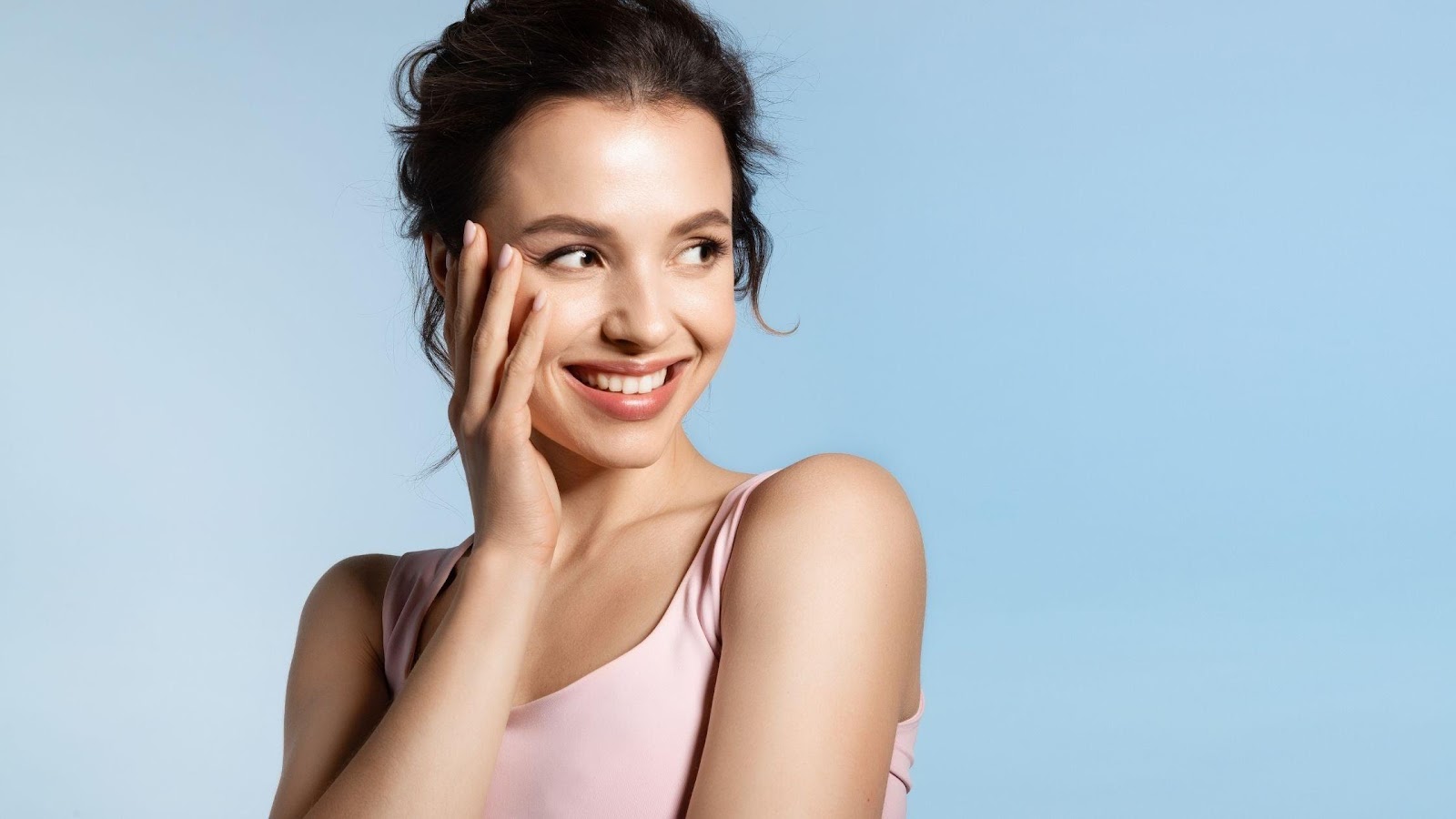Glowing Skin at Any Age: Skincare Tips for Youthful and Radiant Complexion